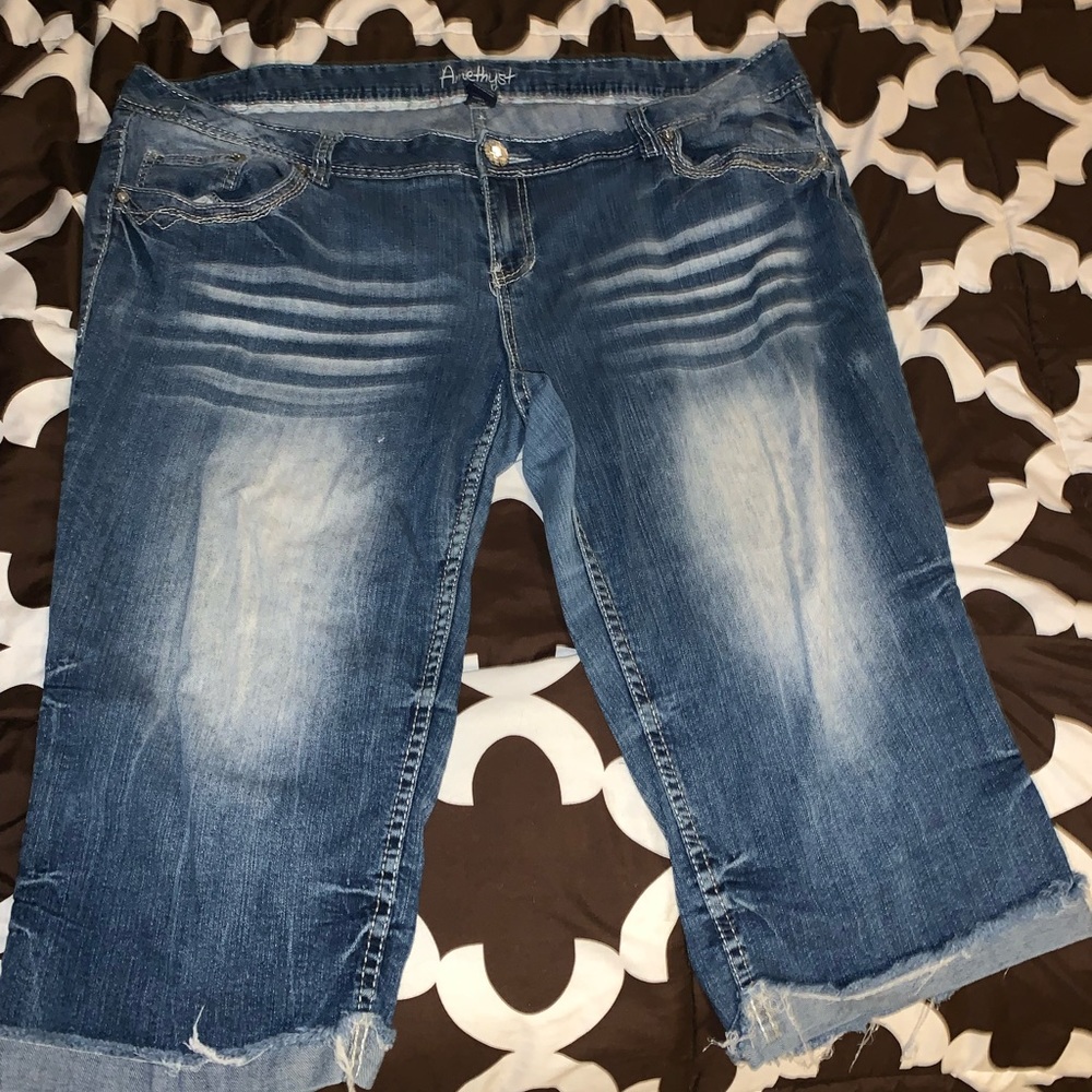 24 Amethyst Capris